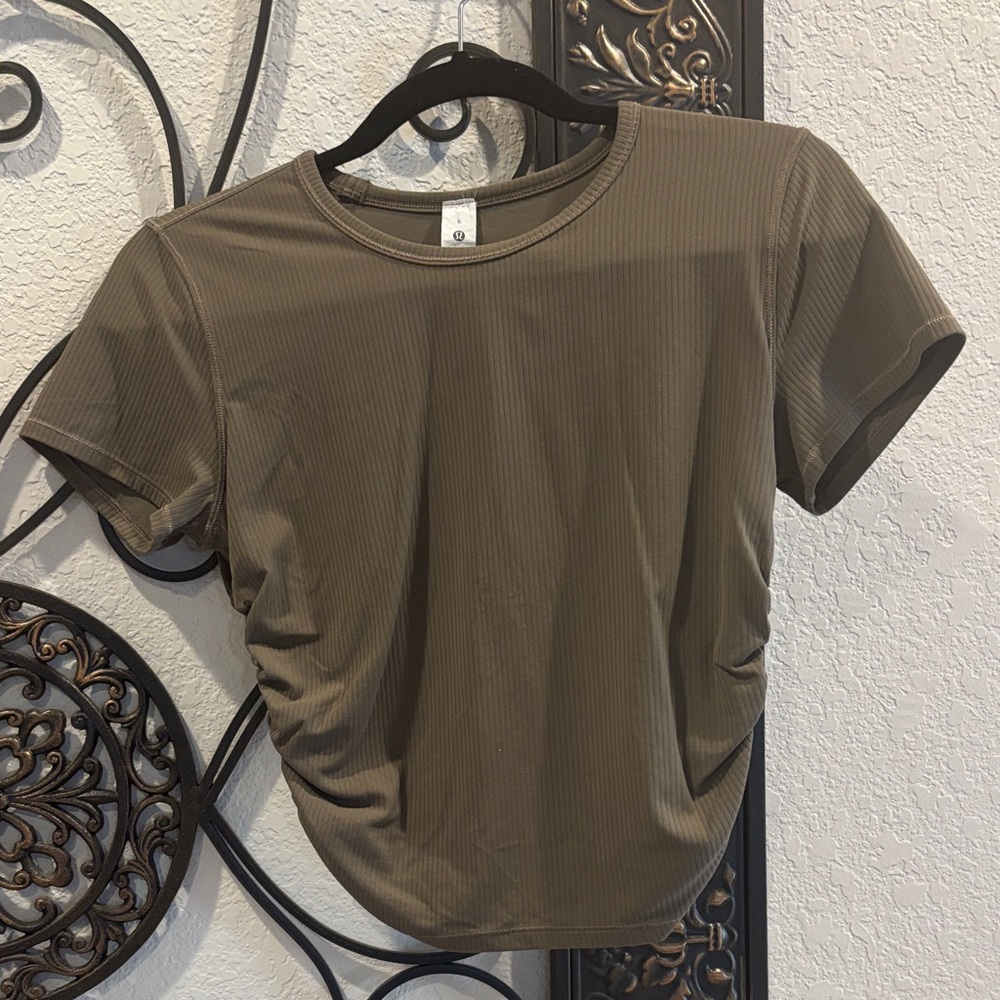 lululemon athletica Khaki Ribbed Short Sleeve Top size 6